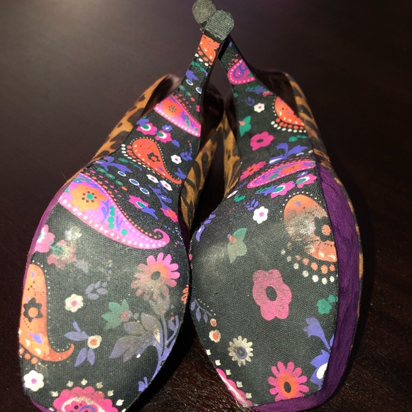 Betseyville Cheetah Leopard Purple Floral Pumps - Picture 4 of 4
